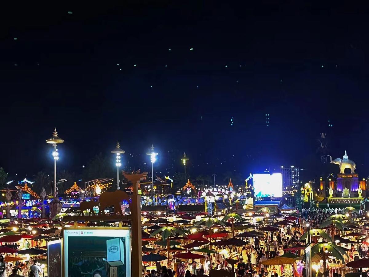 Jinghong night market Yunnan
