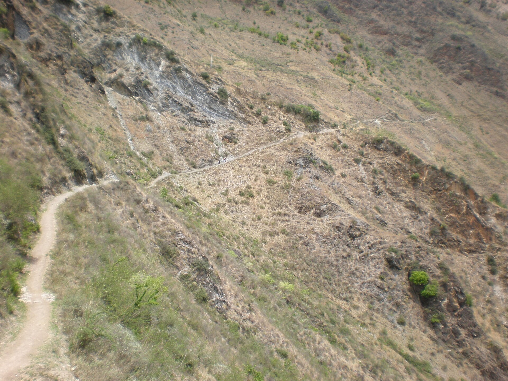 Tiger Leaping Gorge trail Yunnan